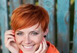 Roter Pixie Cut | © iStock | auleena