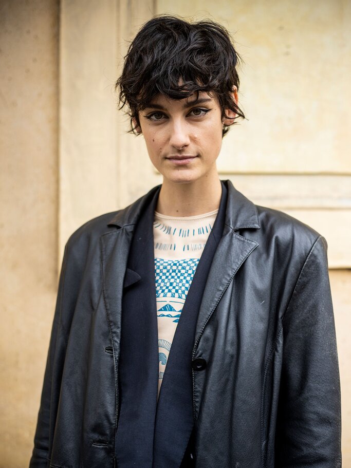 Pixie Cut mit Locken | © Getty Images | Claudio Lavenia