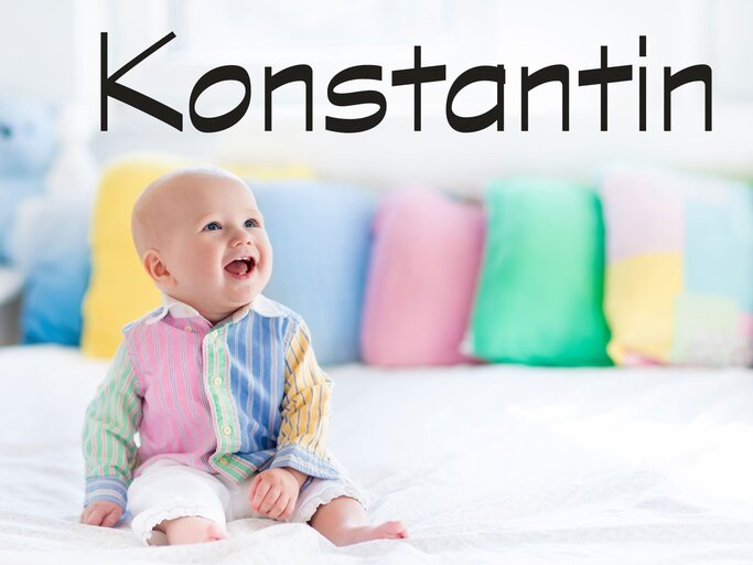 Lachendes Baby mit dem Namen Kontantin | © iStock | FamVeld