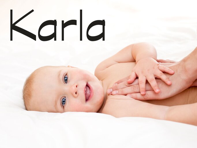 Süßes Baby mit dem Namen Karla | © iStock | naumoid