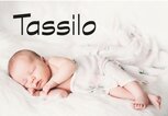 schlafendes Baby mit dem Namen Tassilo | © iStock | NataliaDeriabina