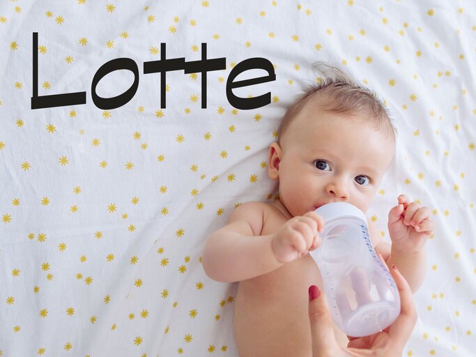 Süßes Baby mit dem Namen Lotte | © iStock | petrunjela