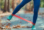Poübung im Stehen | © istock.com| microgen