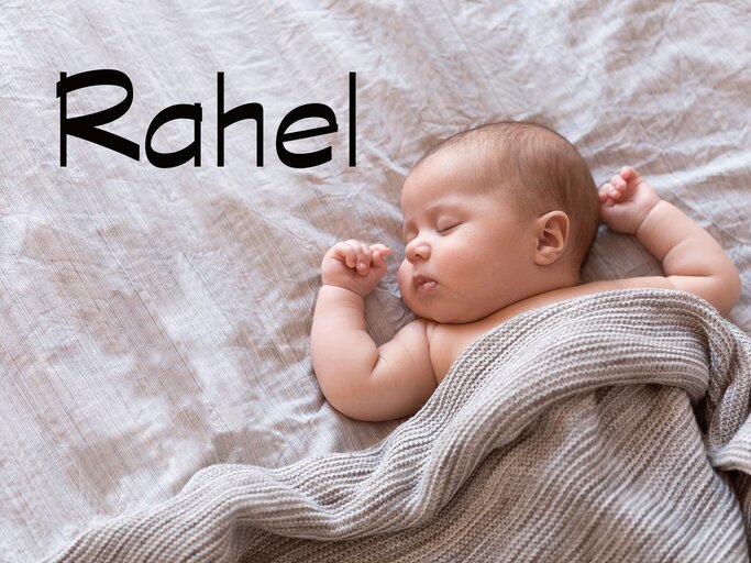 schlafendes Baby mit dem Namen Rahel | © iStock.com | Amax Photo