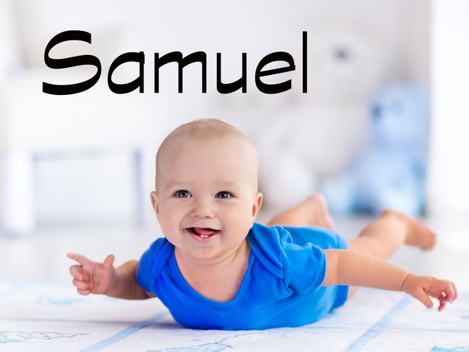 krabbelndes Baby mit dem Namen Samuel | © iStock.com | FamVeld