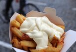 Pommes mit Mayonnaise  | © iStock.com | tupungato