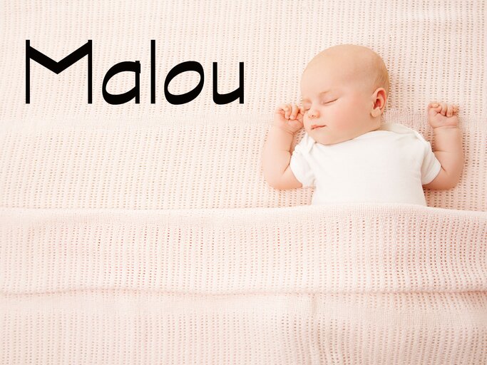schlafendes Baby mit dem Namen Malou | © iStock.com | inarik