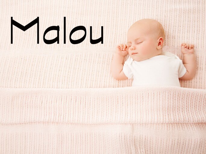 schlafendes Baby mit dem Namen Malou | © iStock.com | inarik