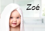 lachendes Baby mit dem Namen Zoe | © iStock.com | NYS444