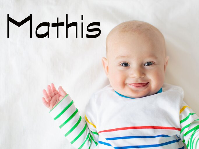 lachendes Baby mit dem Namen Mathis | © iStock.com | FamVeld