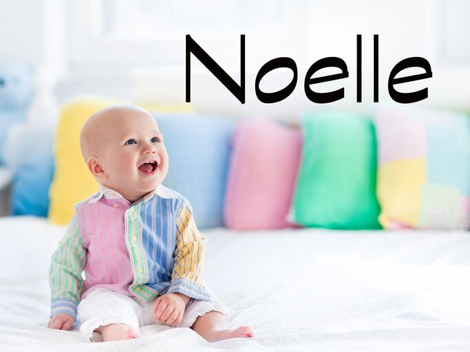 lachendes Baby mit dem Namen Noelle | © iStock.com | FamVeld