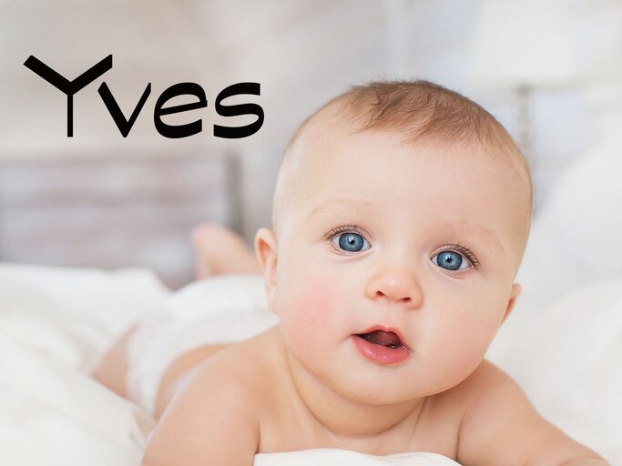 süßes Baby mit dem Namen Yves | © iStock.com | KristinaKibler