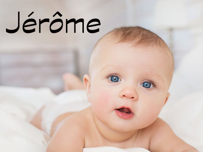 süßes Baby mit dem Namen Jerome | © iStock.com | KristinaKibler