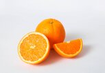 Navel-Orange auf einem weißen Hintergrund. | © iStock.com / MangoStar_Studio