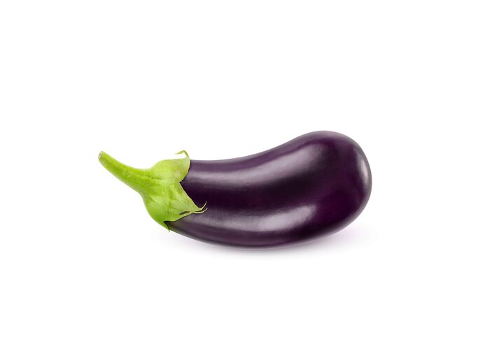 Aubergine auf weißem Hintergrund. | © iStock.com / photomaru