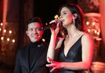 Nico Santos auf der Bühne mit Lena Meyer-Landrut | © Getty Images / Andreas Rentz