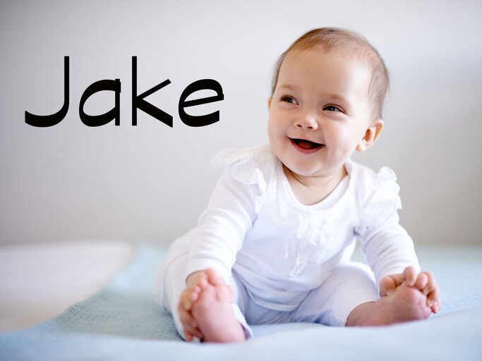 lachendes Baby mit dem Namen Jake | © iStock.com / Mikolette