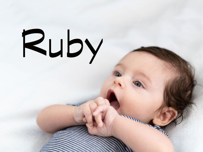 Kleines Baby mit dem Namen Ruby | © iStock.com / FG Trade