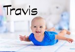 lachendes Baby mit dem Namen Travis | © iStock.com / FamVeld