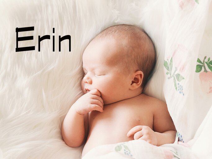 schlafendes Baby mit dem Namen Erin | © iStock.com / NataliaDeriabina