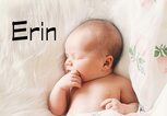schlafendes Baby mit dem Namen Erin | © iStock.com / NataliaDeriabina