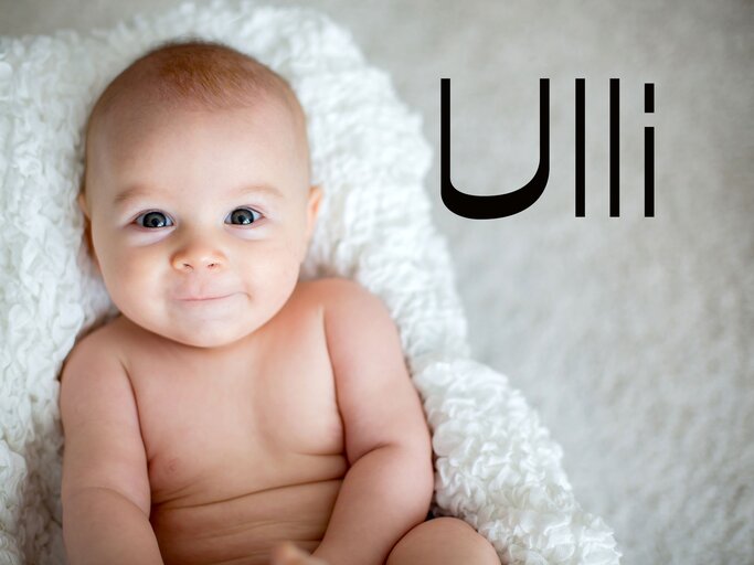 Süßes Baby mit dem Namen Ulli | © iStock.com / tatyana_tomsickova