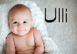 Süßes Baby mit dem Namen Ulli | © iStock.com / tatyana_tomsickova