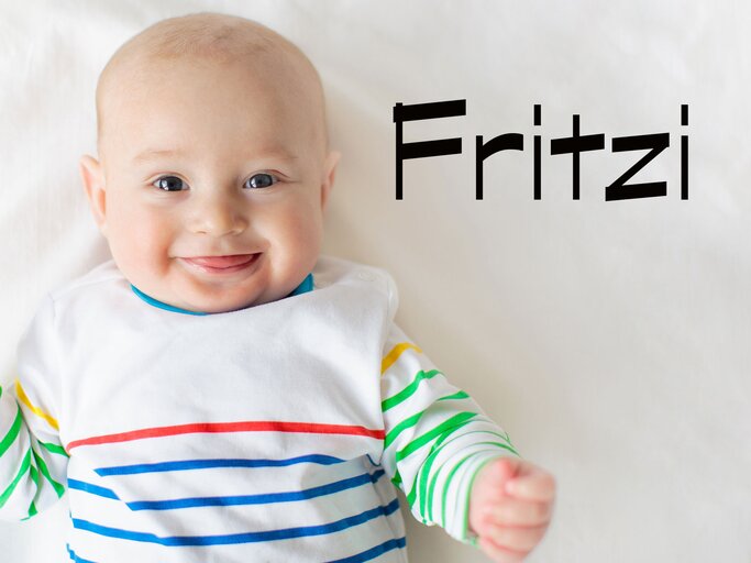 lachendes Baby mit dem Namen Fritzi | © iStock.com / FamVeld