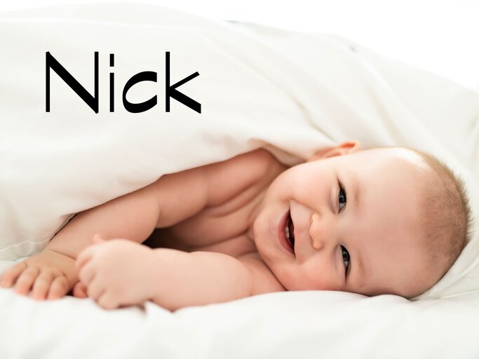 lachendes Baby mit dem Namen Nick | © iStock.com / LSOphoto