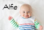 lachendes Baby mit dem Namen Alfie | © iStock.com / FamVeld