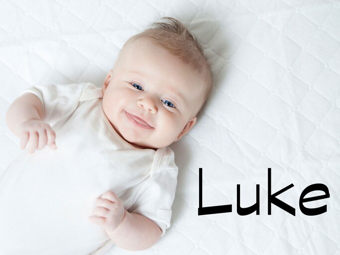 süßes Baby mit dem Namen Luke | © iStock.com / alekseykh