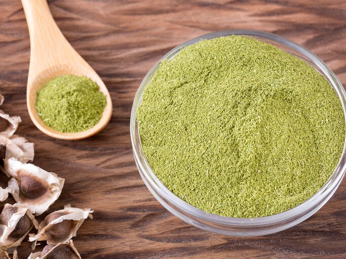 Superfood Moringa in Pulverform | © iStock.com / Luis Echeverri Urrea