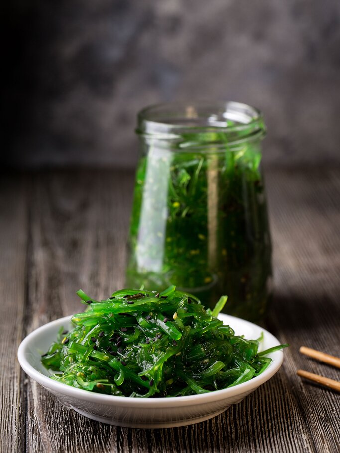 Wakame Salat im Glas | © iStock.com / Mallivan