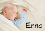 schlafendes Baby mit dem Namen Enno | © iStock.com / LeManna