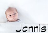 Süßes Baby mit dem Namen Jannis | © iStock.com / romrodinka