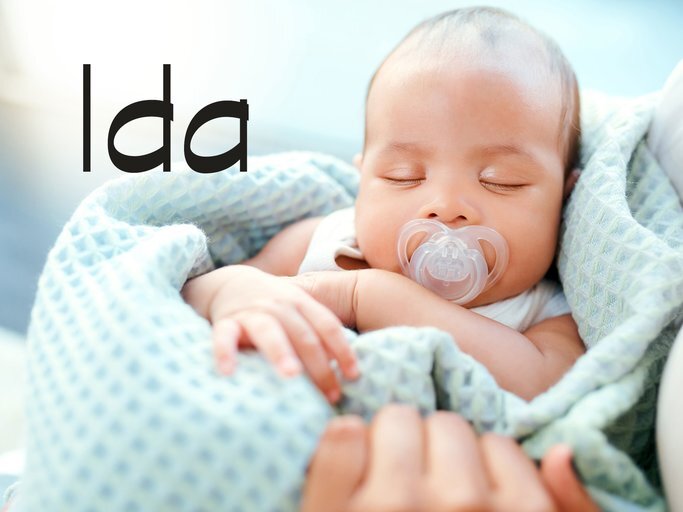 schlafendes Baby mit dem Namen Ida | © iStock.com / kathleho Seisa