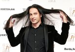 Bülent Ceylan posiert mit seinen langen Haaren | © Getty Images /  Isa Foltin 
