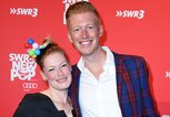 Enie van de Meiklokjes Amr in Arm mit ihrem Mann beim Photocall | © Getty Images | Tristar Media