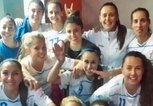 Petra Arvela und ihre spanische Fußballmannschaft in Malaga. | © instagram.com / petraarvelatrainer