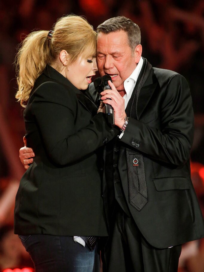 Roland Kaiser und Maite Kelly singen eng umschlungen | © gettyimages.de|Isa Foltin