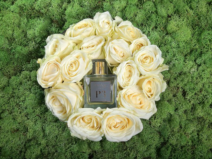 Parfüm mit Natur-Hintergrund | © PR