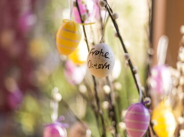 Osterstrauß mit Tulpen | © Getty Images/	Westend61