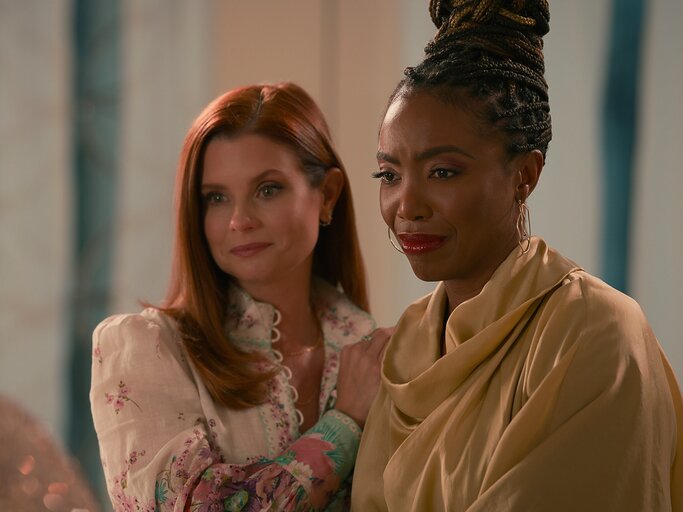 Joanna Garcia Swisher und Heather Headley in Süße Magnolien auf Netflix | © Netflix