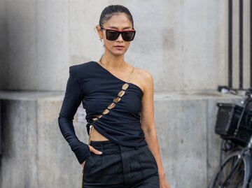 Pornwika Spiecker trägt ein One-Shoulder-Top | © Getty Images/	Christian Vierig
