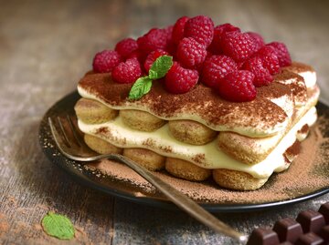 Tiramisu mit Himbeeren | © Shutterstock.com/Liliya Kandrashevich