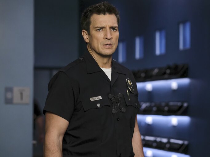 Nathan Fillion als John Nolan in der Polizeiserie The Rokkie | © Getty Images/Ron Batzdorff 