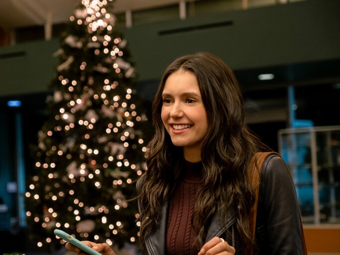 Weihnachtsfilme auf Netflix: Love Hard mit Nina Dobrev | © Netflix