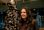 Weihnachtsfilme auf Netflix: Love Hard mit Nina Dobrev | © Netflix