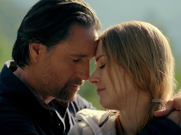 Mel (Alexandra Breckenridge) und Jack (Martin Henderson) in einer Szene von Virgin River, Staffel 5 | © NETFLIX