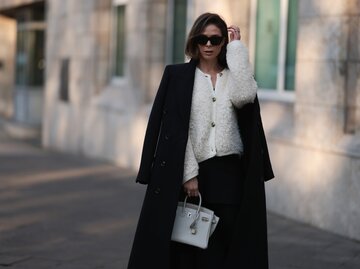 Model trägt kuscheligen Cardigan von Massimo Dutti | © Getty Images/Jeremy Moeller